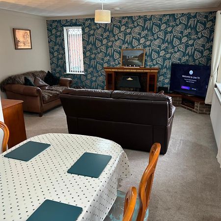 2 Bedroom Bungalow Rhosllanerchrugog Екстер'єр фото